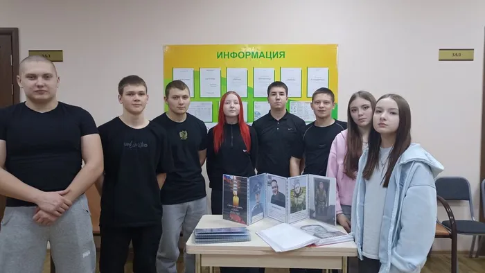 общее фото на тематической беседе Слава героям России
