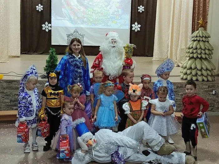 все дружно со снеговиком