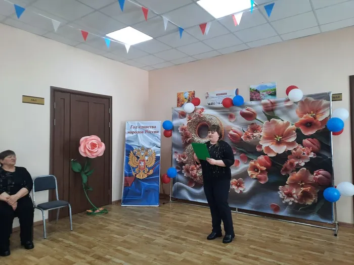 Ведущая приветствует гостей мероприятия