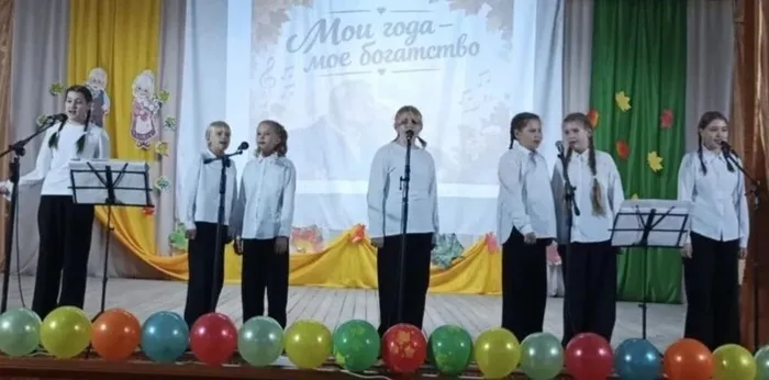 вокальная группа Детство с песней Счастье
