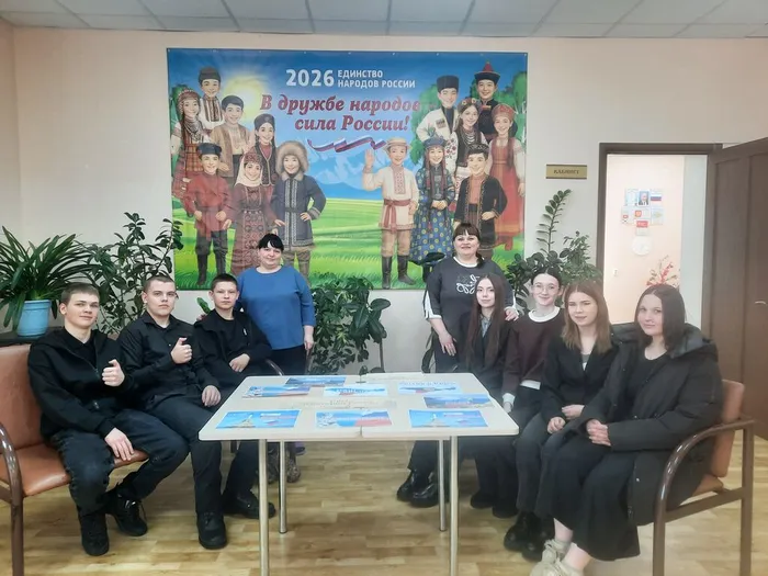 специалисты Смирновского ДК проводят акцию Крым и Россия -вместе навсегда для учащихся 10 класса