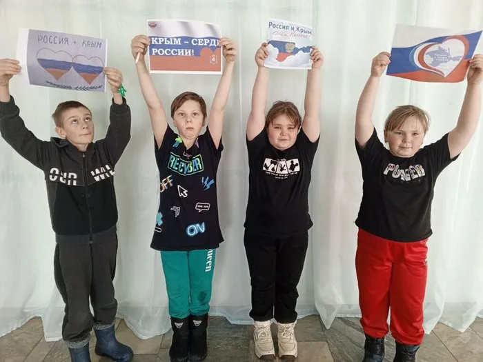 Сухоруков Рома, Мартынчук Мирослав, Остаточниковы Маша и Ника.