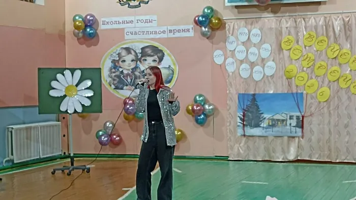 Кира Козырева исполняет песню Близкие люди