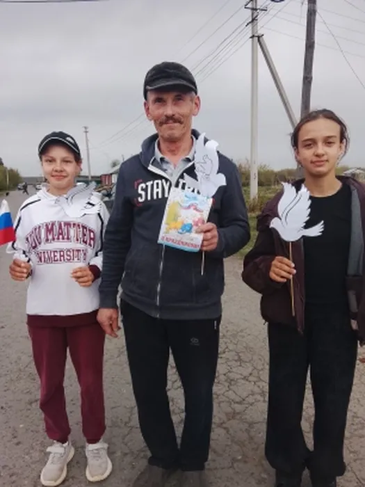 участники акции Ермалаев Виктор Яна и Полина Устичевы