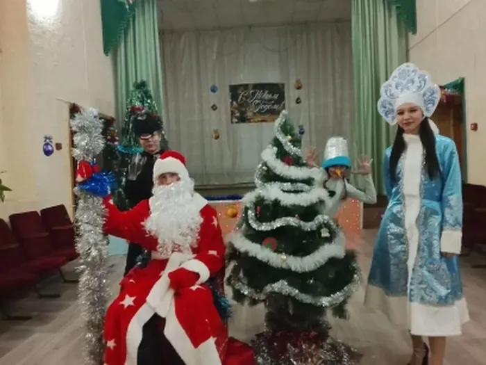 новогодние герои