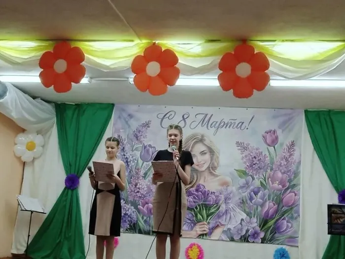 Ведущие праздника Черемных Елизавета , Ермакова Алиса