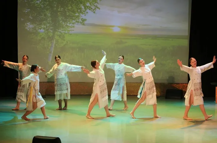 танцевальный ансамбль "Многоточие"