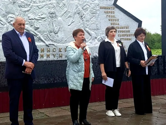 Л.Инозенцева читает стих Балада о матери