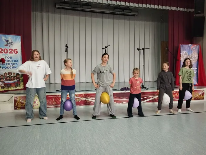 Присядь с шариком