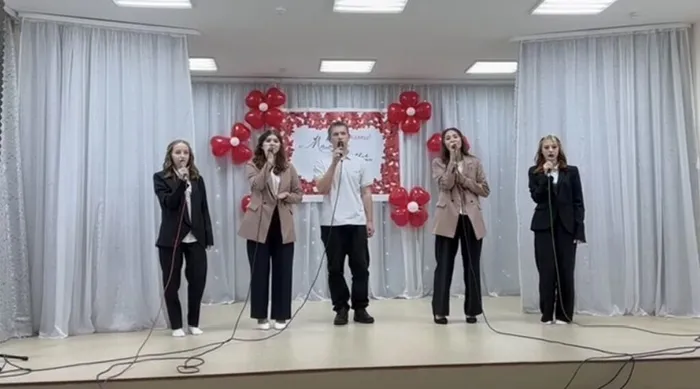 Группа Новое поколение с песней Позвони маме.
