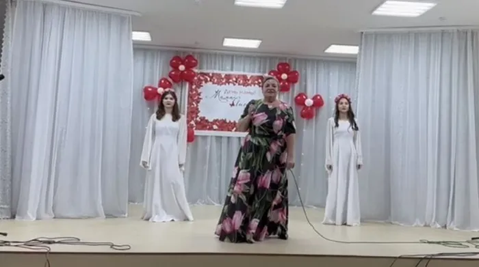 Галина Чекунова с песней Сориночка.