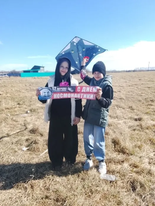 участиники акции Перистая Эвелина и Устичева Яна