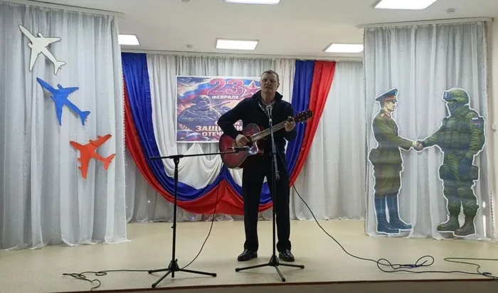 Александр Батт с песней Офицеры