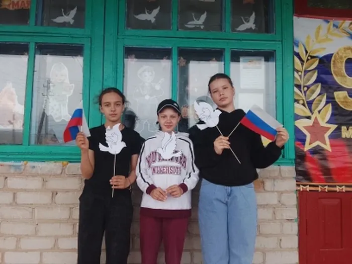участники акции голубь символ мира