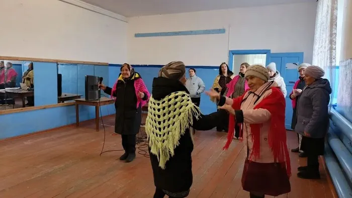 Соловьва Н.П. с песней весна в д.Сладчанке