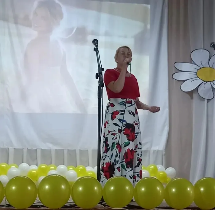 Федосеева Наталья исполняет песнюПодари