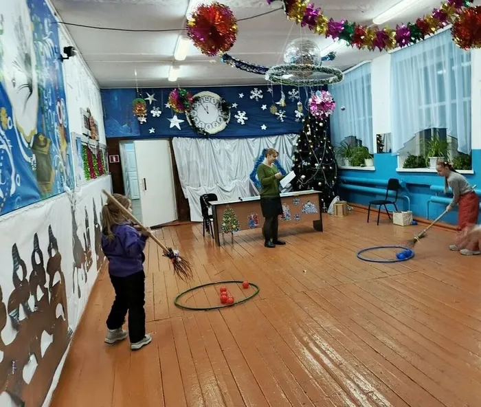 Пешневский ДК Веселые снежинки (3) Лиза с Василисой