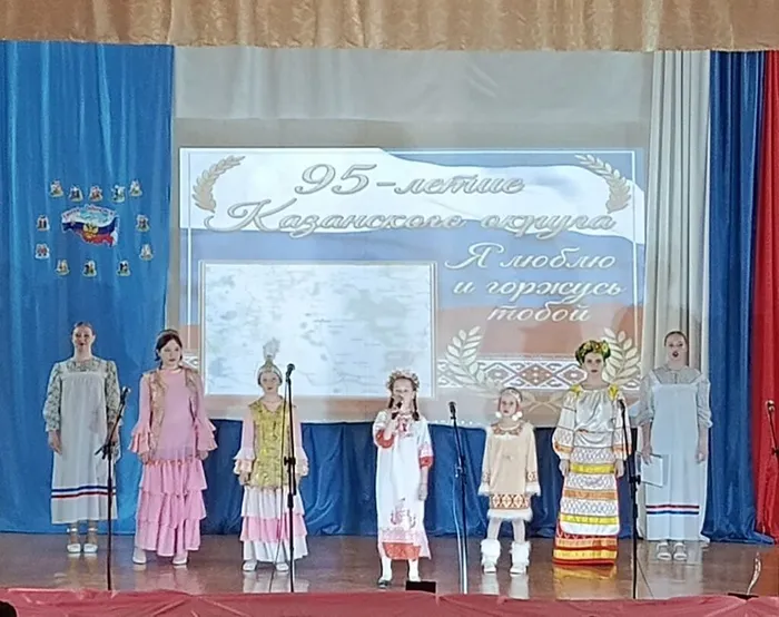 Мы едины силой, мы едины духом  торжественный выход в многонацианальных костюмах