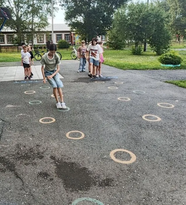 Пешнёвский ДК Солнечный круг прыгали по кочкам