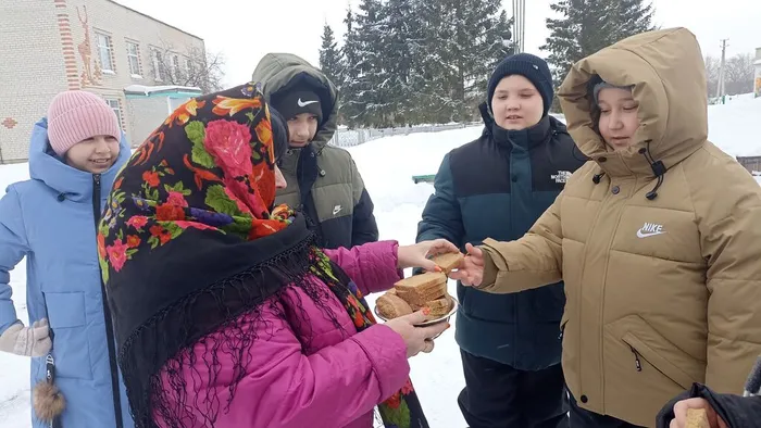 участники акции Блокадный хлеб (2)