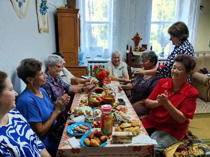 поют частушки
