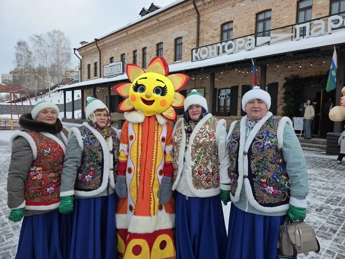 С ростовыми куклами