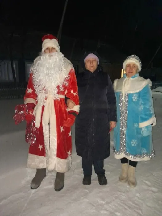 Пешневский ДК Дед мороз и Снегурочка поздравили  мобилизованных