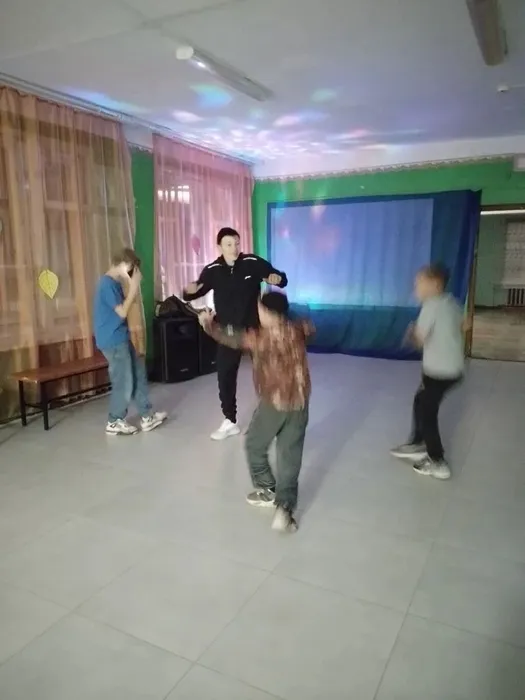 Танец под песню Дарите женщинам цветы