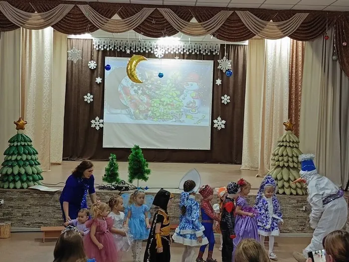 в гости к ребятам заглянул снеговик