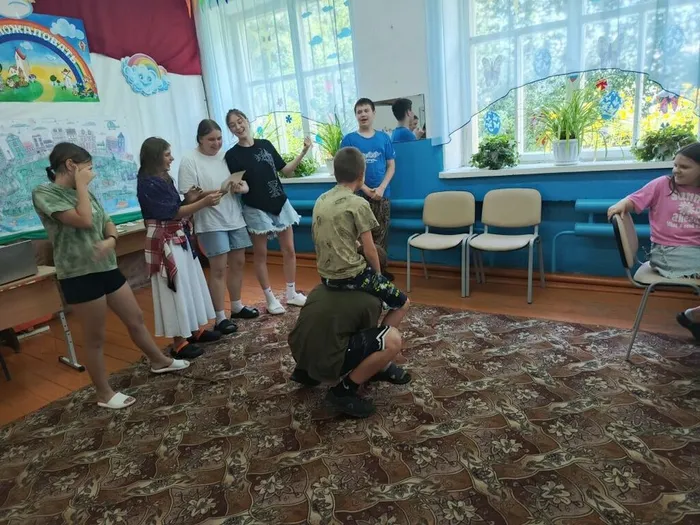 Пешнёвский ДК караоке на лужайке инсценировка песни про мамонтёнка