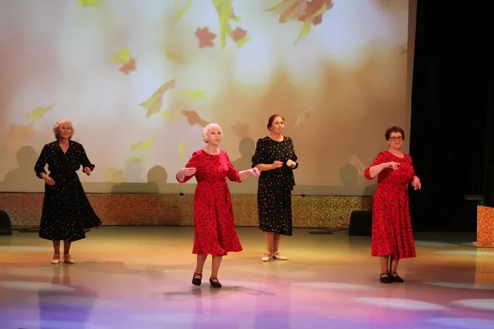 танцевальный коллектив "Клевер"