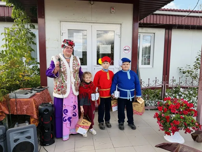 С юными участниками праздника