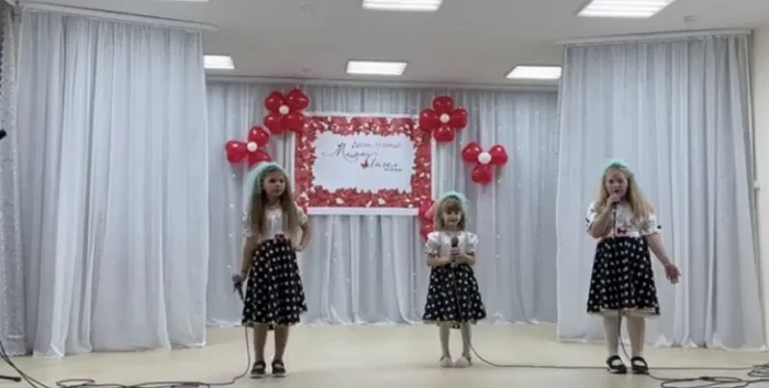 Группа Кнопочки с песней Тик так ходики.
