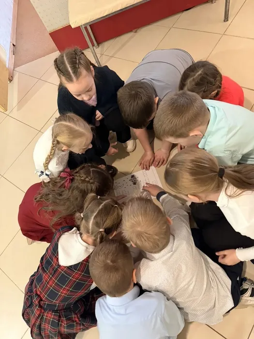 дети разгадывают кроссворд