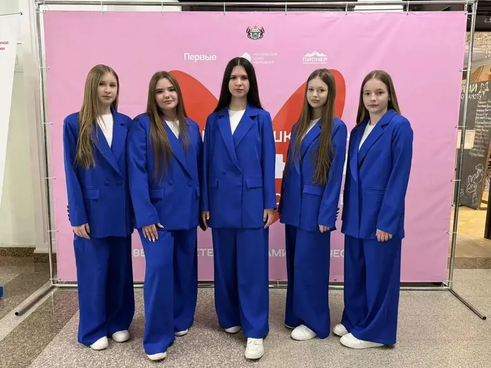 Образцовый вокальный  ансамбль "Сюрприз"