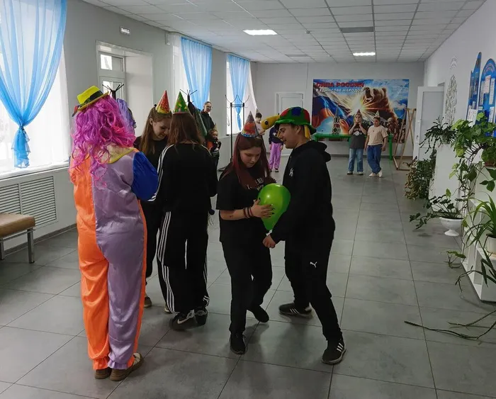 перенеси шарик животом