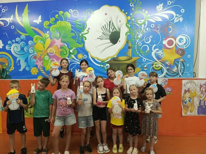 Пешнёвский ДК поделки из бросового материала (2)