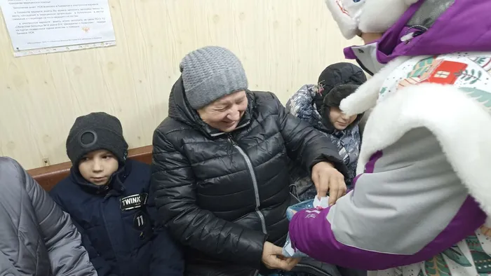 зрители доставали пожелания на новый год на концертной программе В преддверии Нового года