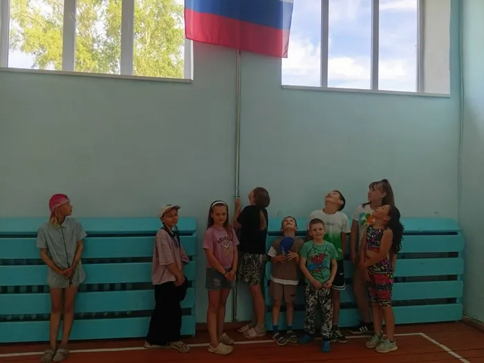 поднятие флага