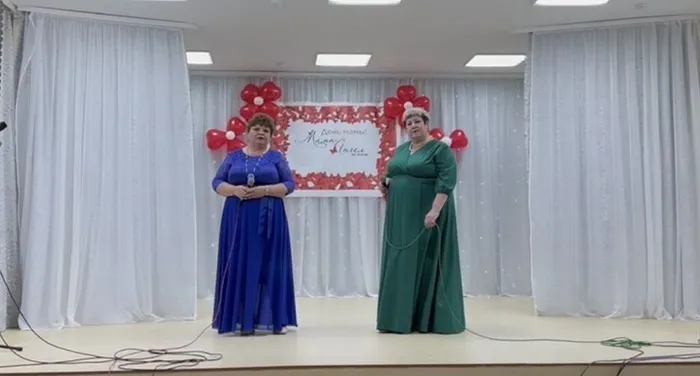 Дуэт Подруги с песней Мама.