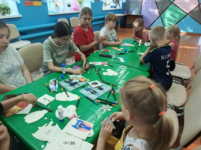 Пешнёвский ДК поделки из бросового материала (3)