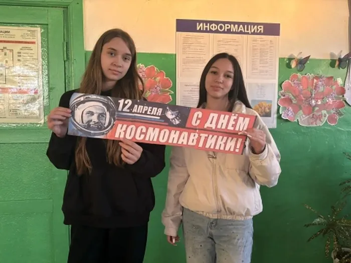 участники акции Мохнащекова Диана и Князева Карина