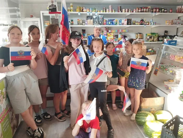С продавцом А.В.Дегтяревой.