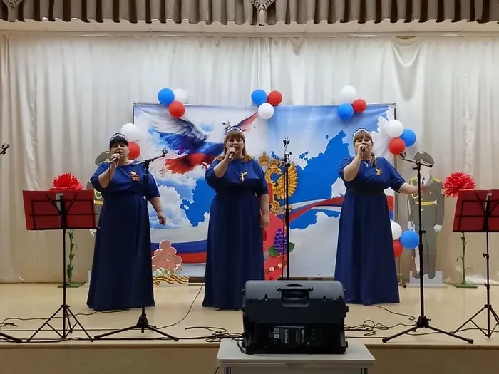 Трио Девчата исполнияют пеню Русская матрёшка