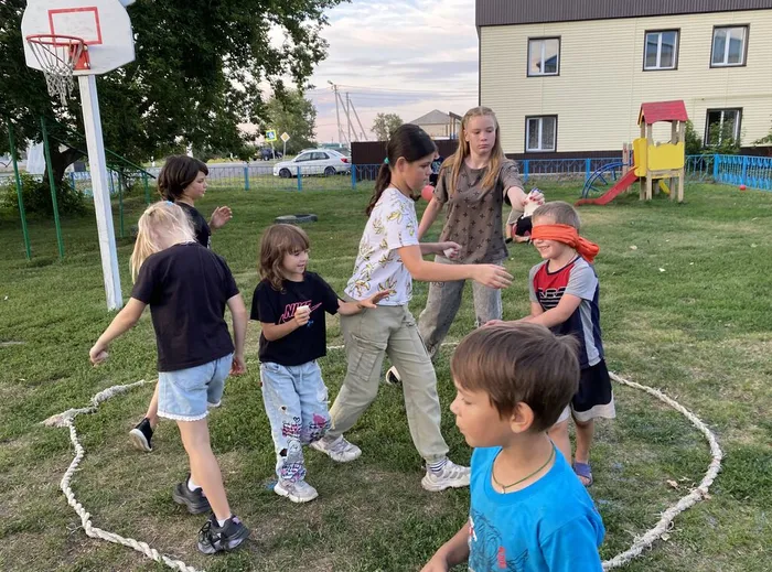 жмурки.