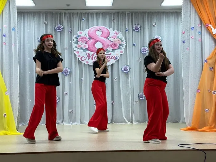 Танцевальный коллектив Ритм с танцем Три богатыря.