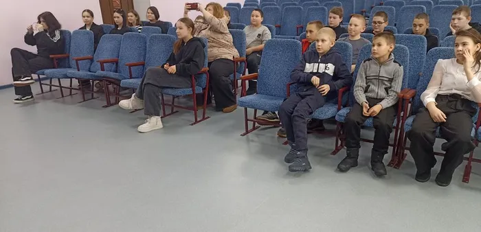ребята с интересом смотрели документальный фильм