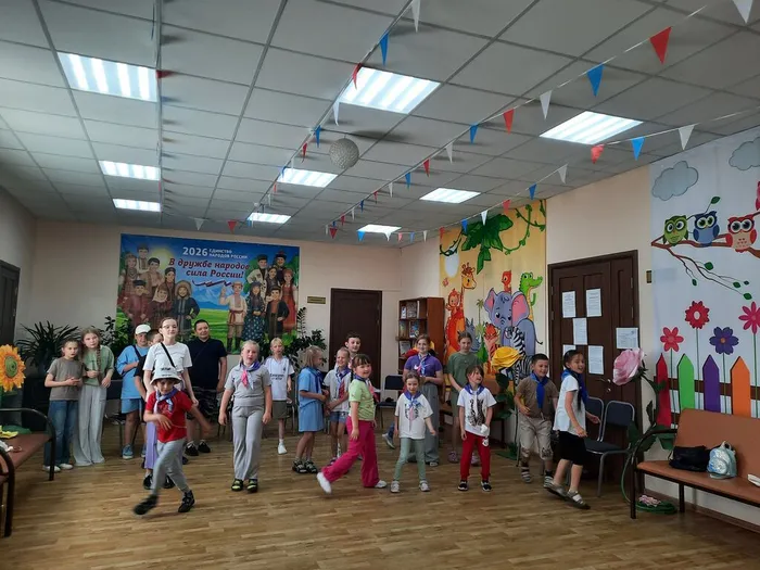 дети с удовольствием танцуют