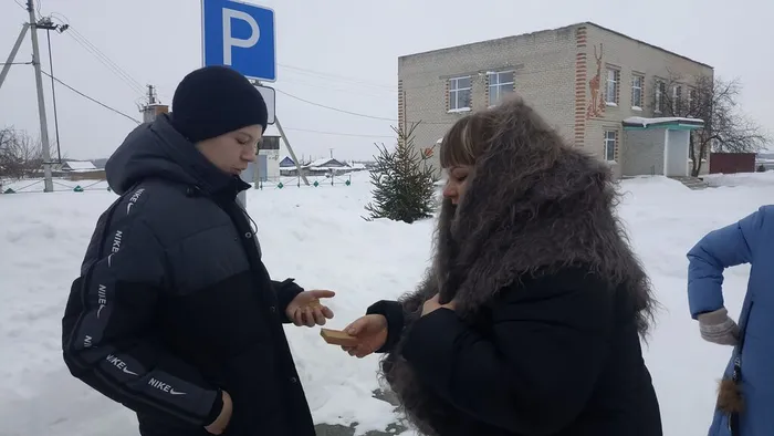 каждый участник поменял свою карточку на хлеб