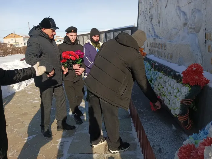 возложение к мемориалу